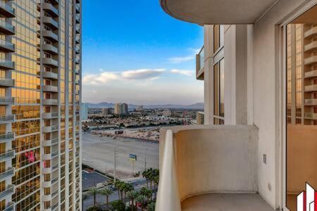 Mgm Signature-15-717 F1 Track & Strip View Balcony 拉斯维加斯 外观 照片
