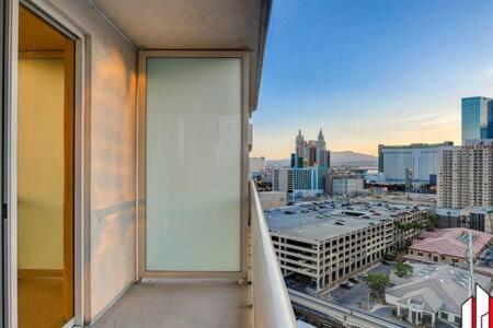 Mgm Signature-15-717 F1 Track & Strip View Balcony 拉斯维加斯 外观 照片