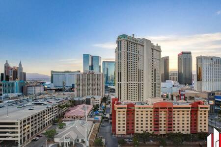 Mgm Signature-15-717 F1 Track & Strip View Balcony 拉斯维加斯 外观 照片